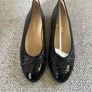 New CHANEL black ballerina flats 38